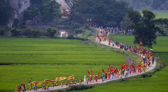 Mùa xuân Ninh Bình là mùa của những lễ hội